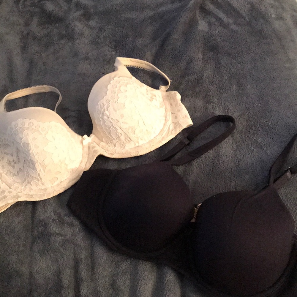 6 Victoria’s Secret Bras